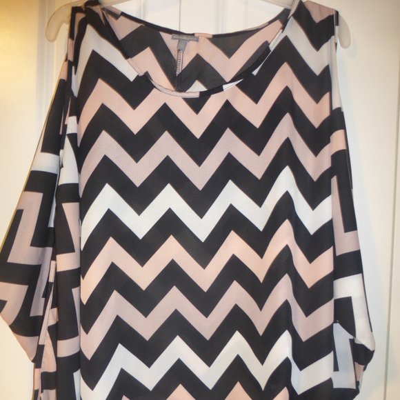 CHARLOTTE RUSSE flutter sleeve cold shoulder chevron stripes blouse - Picture 1 of 11